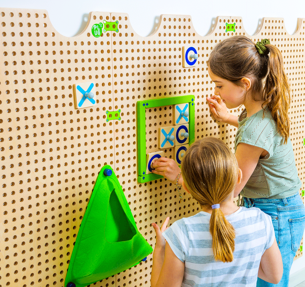 Beleduc PLUG it "Tic Tac Toe and Coding Game Set 創意插圖套裝