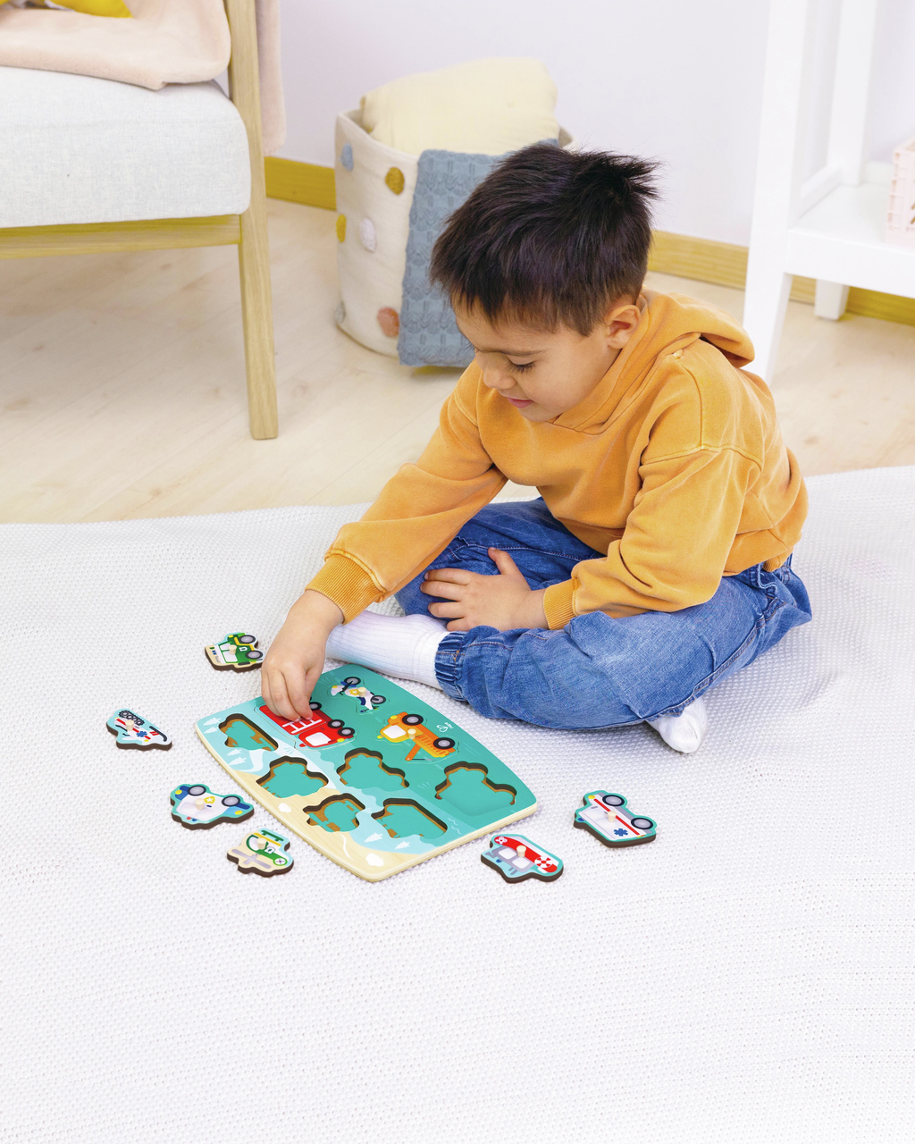 Hape Emergency Peg Puzzle 急救車隊小抓手拼圖