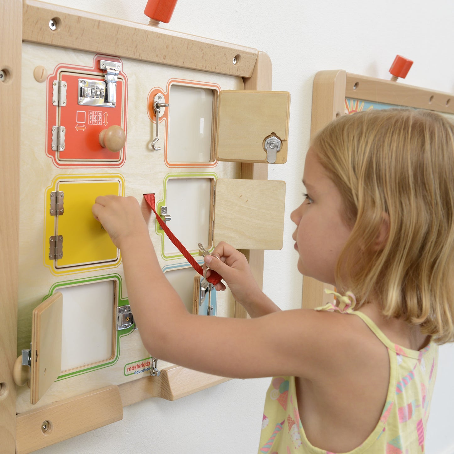 Masterkidz Wall Elements - Lockers Board 牆面遊戲 - 解鎖練習