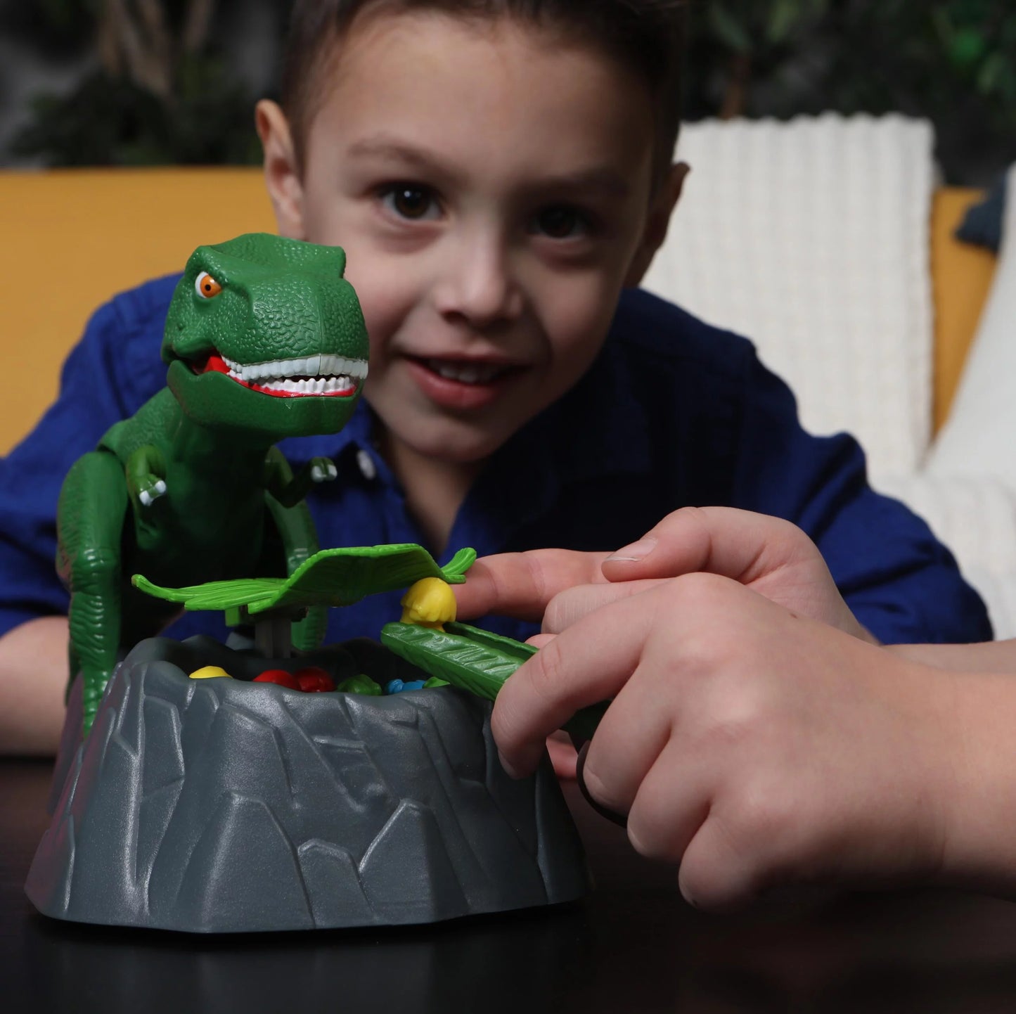 Goliath Dino Crunch Matching & Action Game 恐龍救蛋行動 配對和動作遊戲