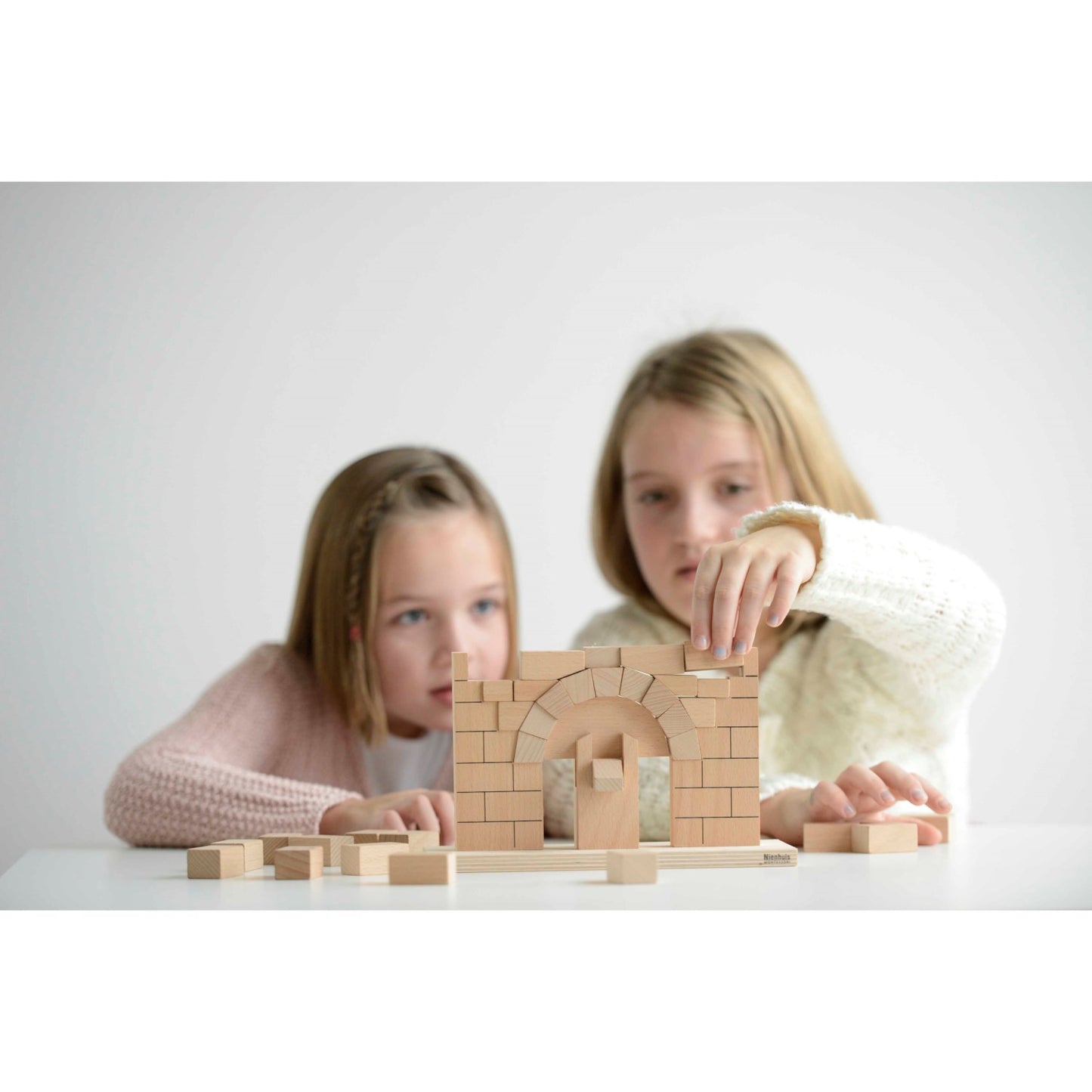 Niehuis Montessori The Roman Arch 蒙特梭利教具- 羅馬拱橋積木