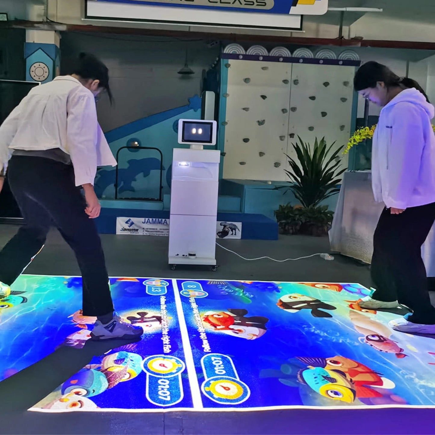 Kindermatic Mobile All-In-One Floor Interactive Projection System Bundle with 50 Interactive Games 移動式地面互動投影遊戲系統一體機 包含50個互動遊戲