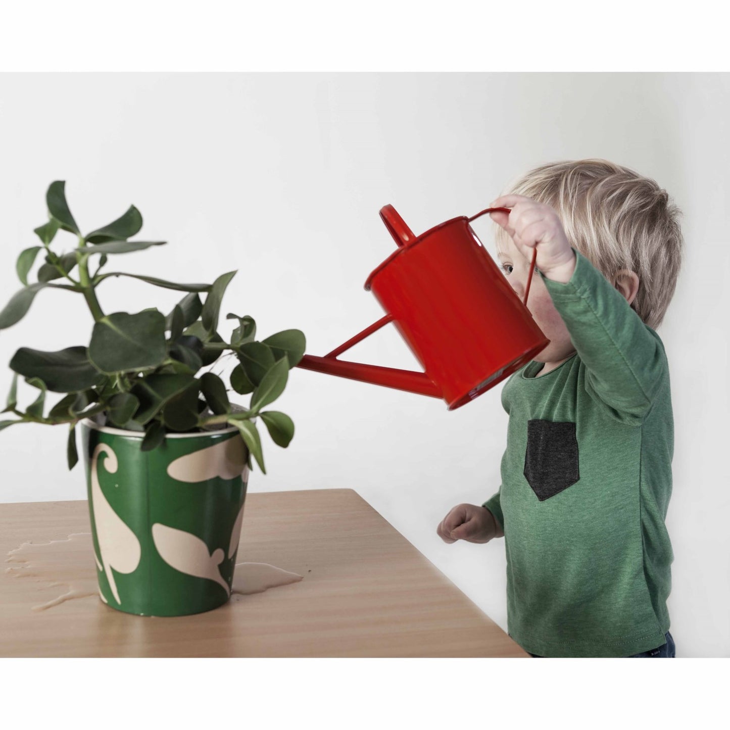Nienhuis Montessori Small Watering Can Red 蒙特梭利教具- 小號灑水壺：紅