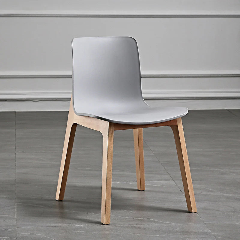 Torrian Chair 實木腿與優質塑料座椅