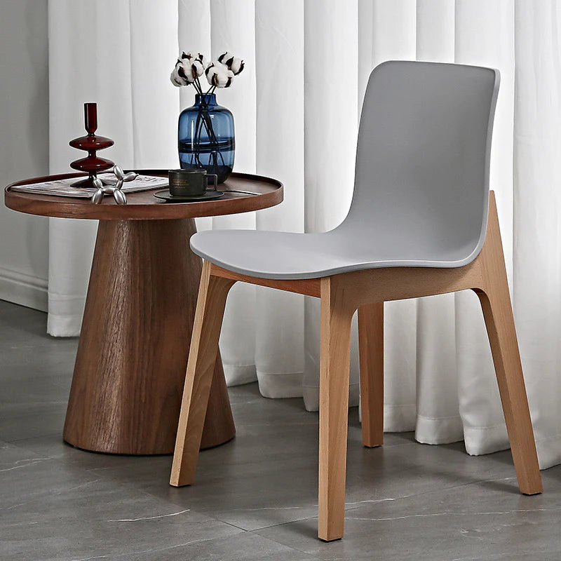 Torrian Chair 實木腿與優質塑料座椅