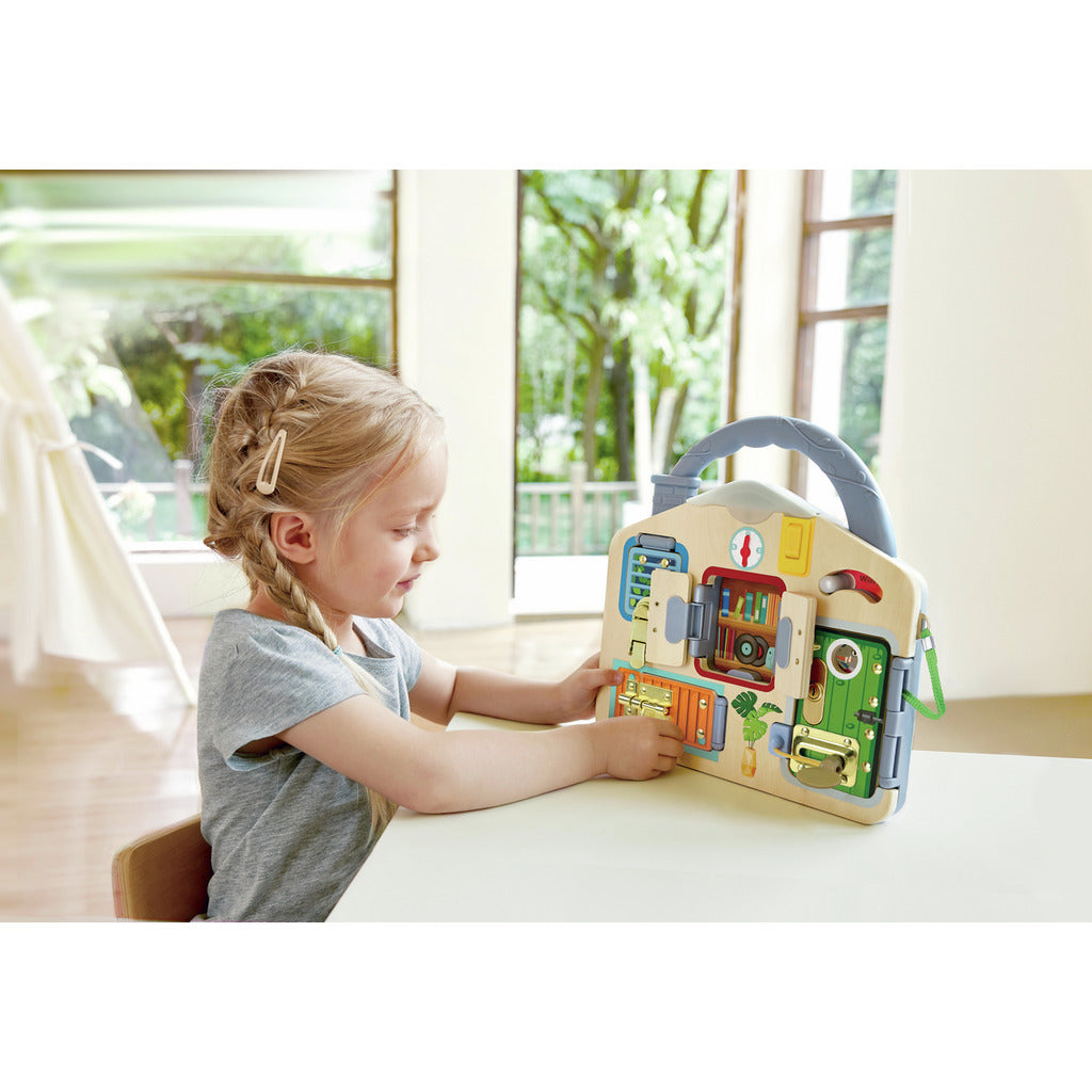 Hape Lock & Learn Playboard 多功能門鎖忙碌板