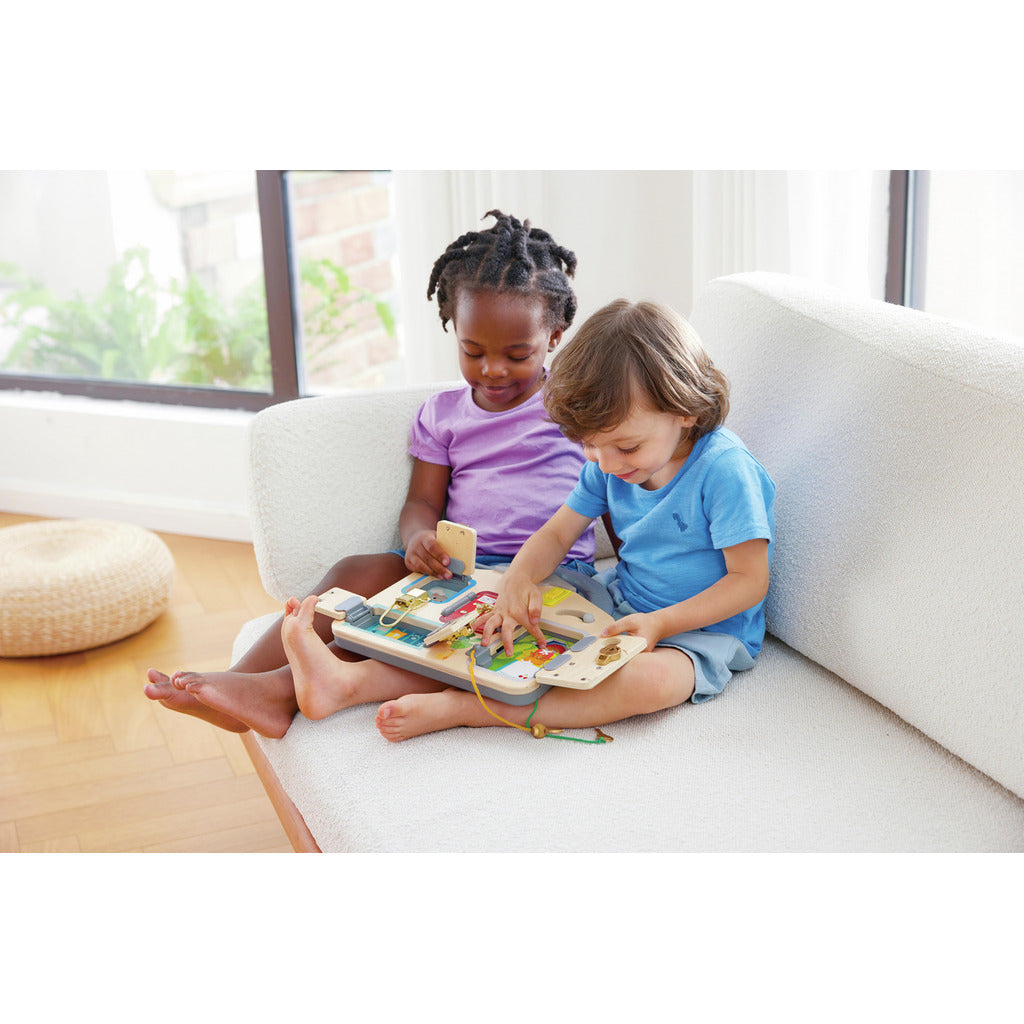 Hape Lock & Learn Playboard 多功能門鎖忙碌板