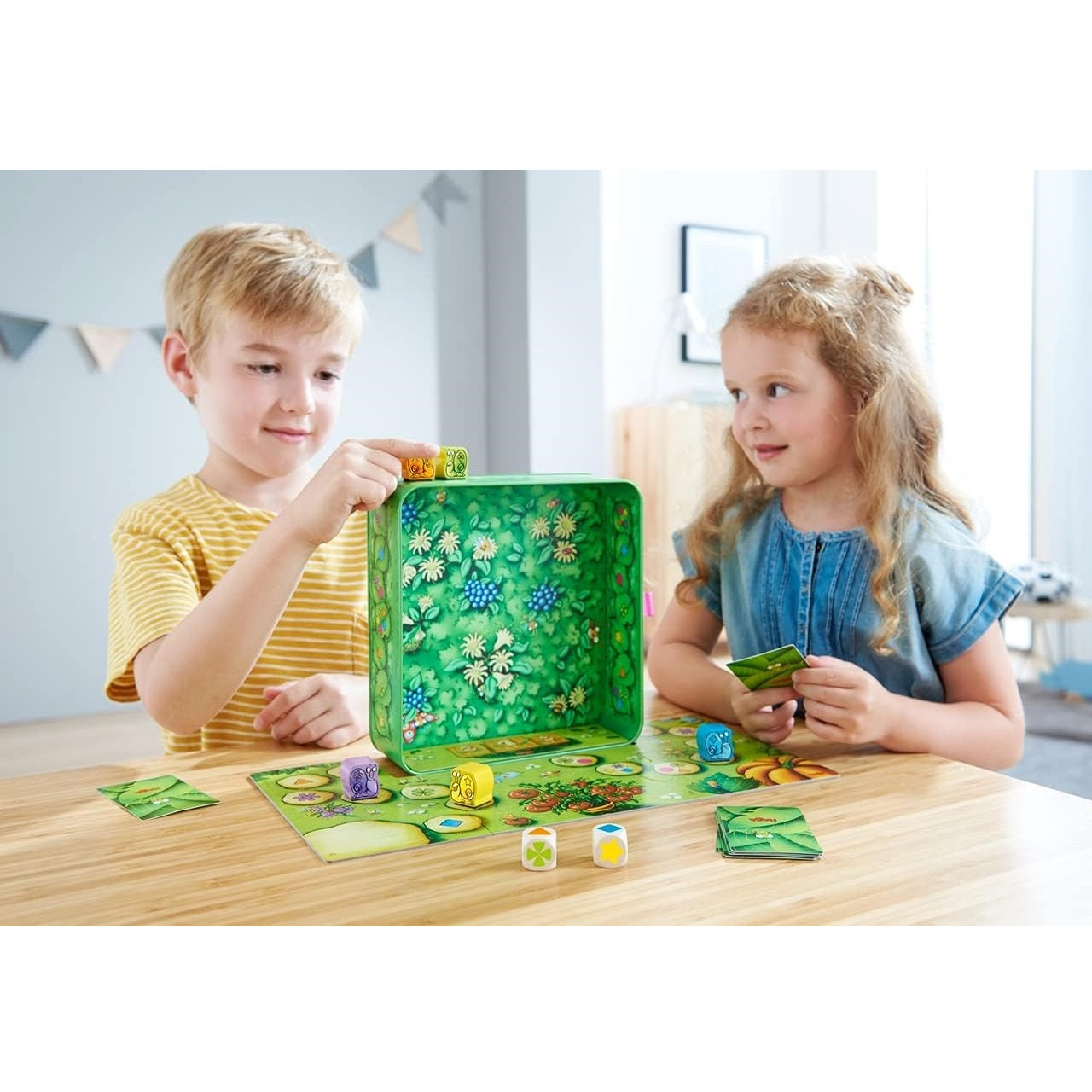 Haba 304558 Snail Sprint Magnetic Racing Game 蝸牛衝刺 磁力賽道 桌上遊戲