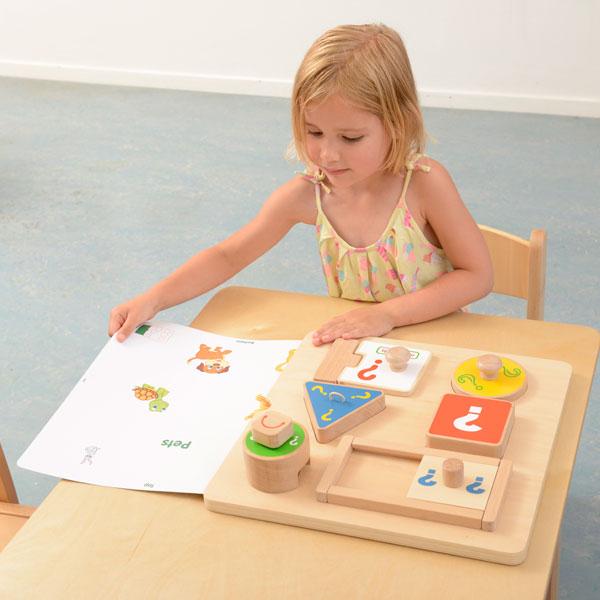 Masterkidz Curiosity Driven Fine Motor Skills Training Board 好奇看看小手肌鍛練板