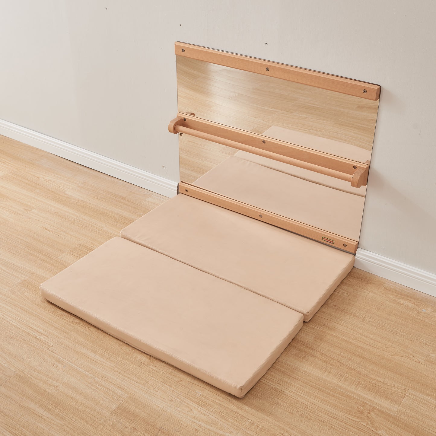 Masterkidz Pull-Up Mirror  無框亞克力鏡 - 配備輔助學行扶手