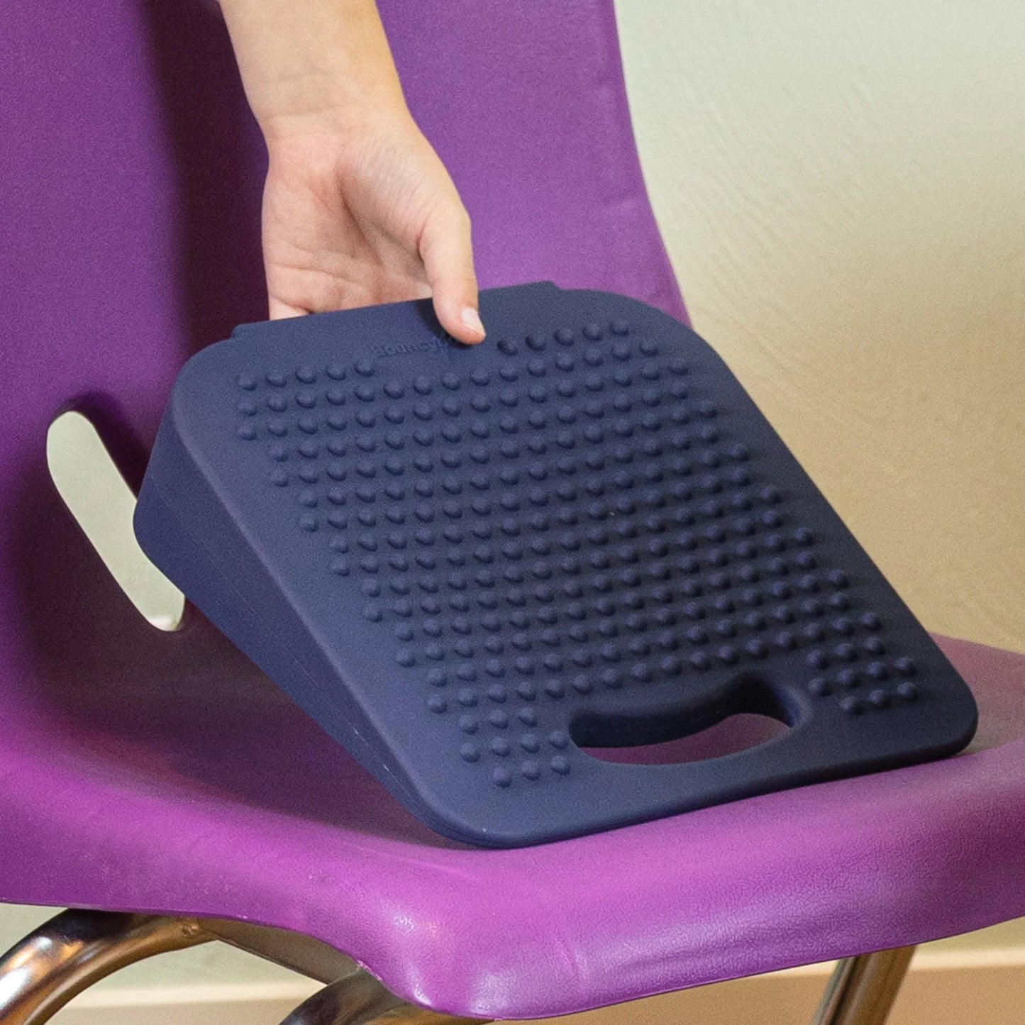 Bouncyband® Wiggle Seat Antimicrobial Wedge Sensory Cushion (for Pre-K to Middle School) 抗菌斜角感官動態坐墊 (適合學前至初中學生)