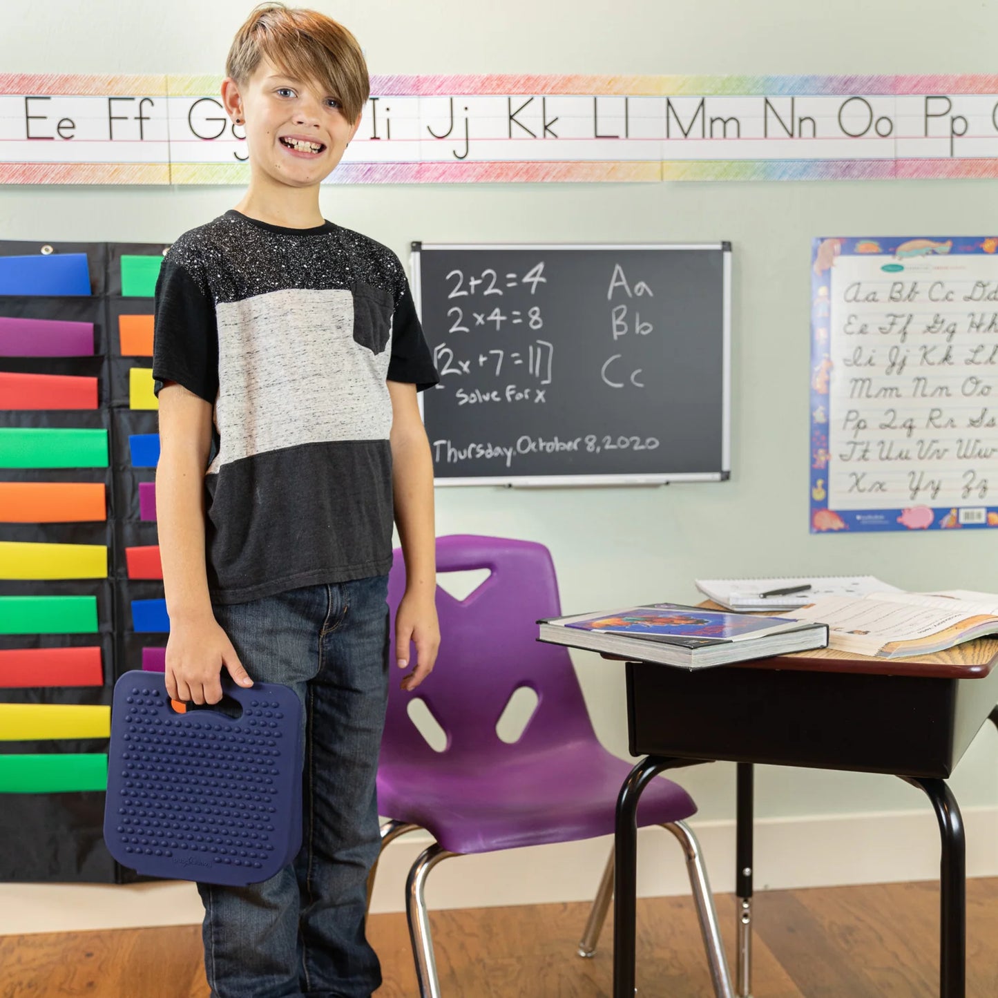 Bouncyband® Wiggle Seat Antimicrobial Wedge Sensory Cushion (for Pre-K to Middle School) 抗菌斜角感官動態坐墊 (適合學前至初中學生)
