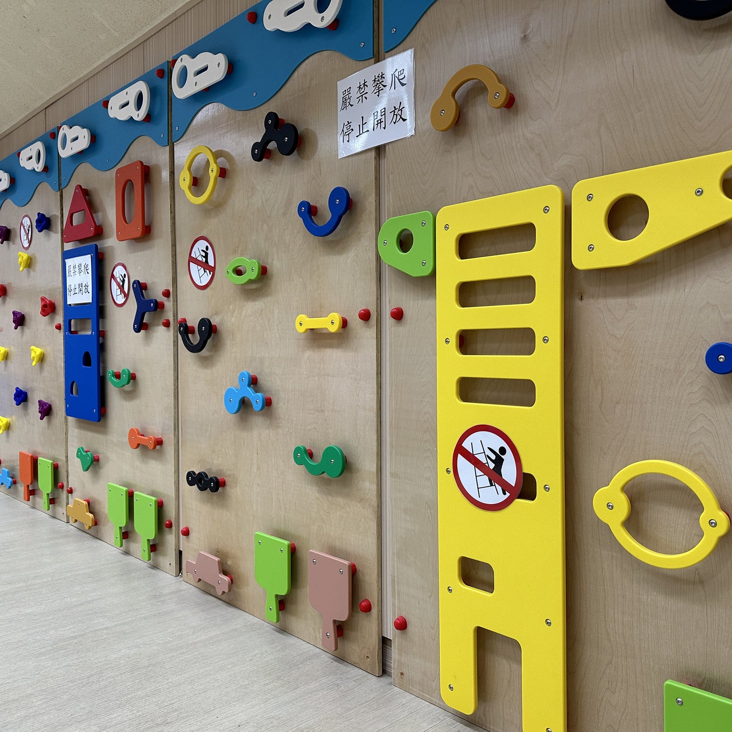 Kindermatic Busy City Climbing Wall Panel